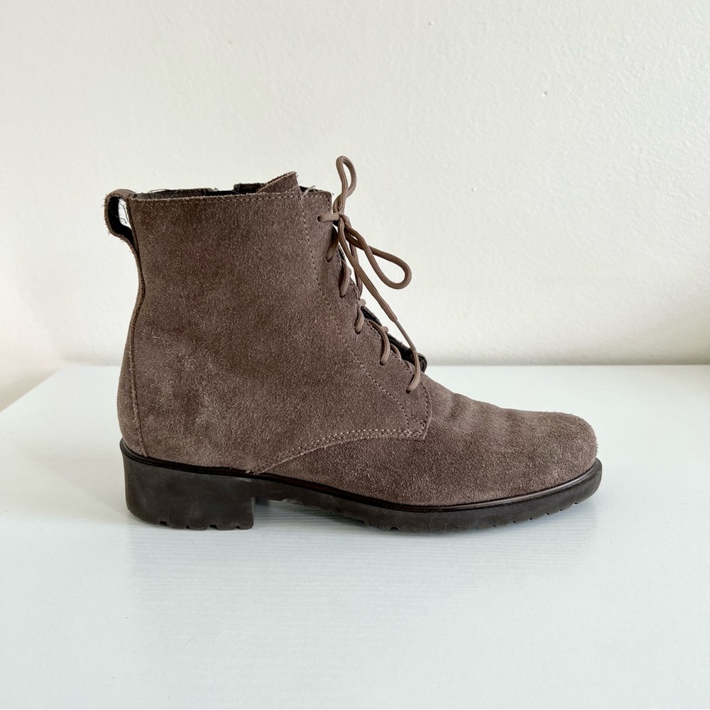 Munro Finnley Water Resistant Bootie taupe suede - women’s size 7.5